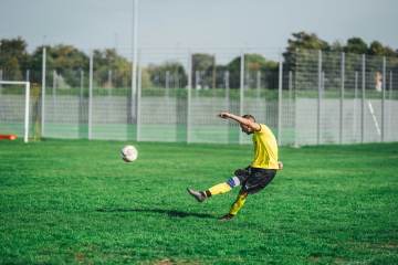 马宁主哨2026世界杯，中国裁判首登顶级赛场（配图示意）